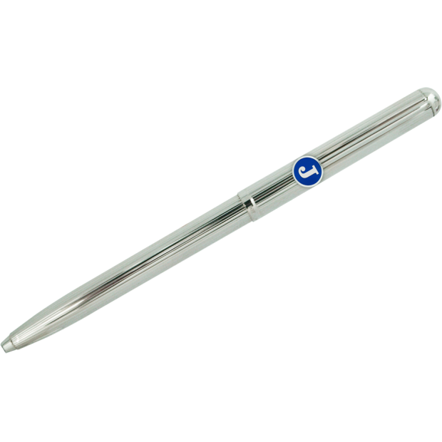 Bolígrafo de plata personalizado con inicialReferencia: BL0104Elegante bolígrafo de plata de estilo clásico, decorado con un diseño de lineas finas.Ideal para regalos, ocasiones especiales o uso profesional.El capuchón y el cuerpo están fabricados en plata de ley maciza con acabado en brillo.El sistema de carga de tinta es compatible con recambios estandar.El cierre es de tipo pulsador retractil.Fabricado íntegramente en Alemania.Se puede personalizar con el nombre grabado en relieve.