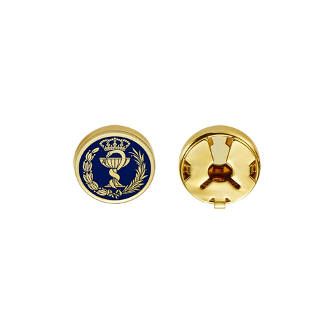 Cubrebotones de Farmacia chapado en oroReferencia: CB0004Cubrebotones con el escudo de Farmacia chapado en oro y esmaltado.Tenemos todas las profesiones y carreras disponibles: Abogacía (Abogado / Derecho), Agente Comercial, Aparejador, Arquitecto (Arquitectura), ATS (Enfermería), Bellas Artes, Ciencias Biológicas (Biología), Ciencias Exactas, Ciencias Físicas, Ciencias Políticas, Ciencias Políticas y Económicas, Ciencias Químicas, Comercio, Delineante, Economía, Empresariales, Farmacia, Filosofía y Letras, Geografía, Geológicas (Geología), Graduado Social, Informática, Ingeniero Agrónomo, Ingeniero de Caminos, Ingeniero Electrónico, Ingeniero de Montes, Ingeniero de Minas, Ingeniero Naval, Ingeniero Industrial Superior, Ingeniero Técnico Industrial, Ingeniero Telecomunicaciones, Ingeniero Textil, Joyero, Magisterio (Profesor), Medicina, Música, Psicología, Topógrafo (Topografía), Odontología, Óptica, Periodismo, Veterinaria.Y si no tenemos la suya, consultenos.