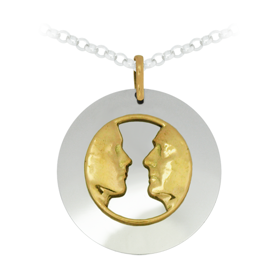 Pendentif en or "Visages"Referencia: CO1245Pendentif en or et acier.Personnalisé avec leurs visages sculptés en or.