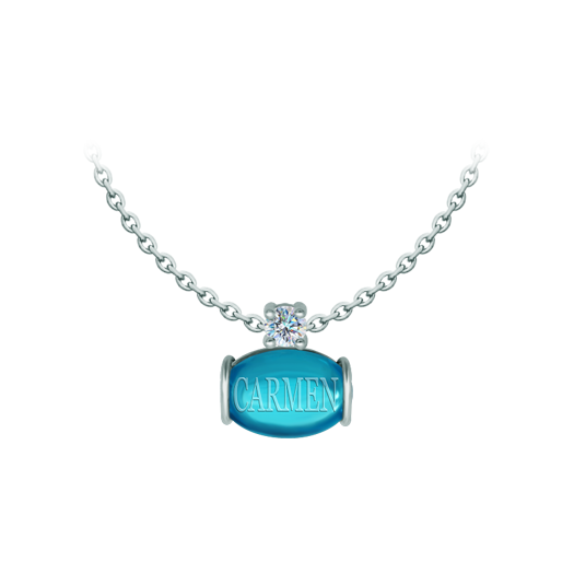 Personalisierter Silberanhänger mit Moissanit und Kristallcabochon mit NamensgravurRef. Code: CO1994Anhänger aus Sterlingsilber mit einem 16x12 mm großen farbigen Kristallcabochon, in den Ihr Name eingraviert ist, und einem 5 mm großen Moissanit im Brillantschliff.Moissanit ist ein im Labor hergestellter Edelstein, der aufgrund seiner Schönheit und seiner einzigartigen Eigenschaften einen besonderen Platz in der Schmuckherstellung einnimmt. Er besticht durch seinen diamantenähnlichen Glanz und seine hohe Festigkeit (9,25 auf der Mohs-Skala).Ursprünglich wurde er Ende des 19. Jahrhunderts in einem Meteoriten entdeckt, und dieser 