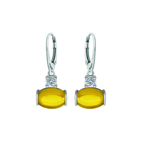 Pendientes de plata con moissanita y cristal de coloresReferencia: PE3346Pendientes fabricados en plata de ley con un cabujón de cristal de colores de 14x10mm y una moissanita talla brillante de 5mm engastada.La moissanita es una gema preciosa creada en laboratorio que se ha ganado un lugar especial en la joyería por su belleza y cualidades únicas, deslumbra por su brillo superior al del diamante y su gran resistencia (9,25 en la escala de Mohs).Descubierta originalmente en un meteorito a finales del siglo XIX, y ese origen “estelar” le otorga un encanto singular.Llena de destellos únicos, combina lujo y elegancia en una sola joya.