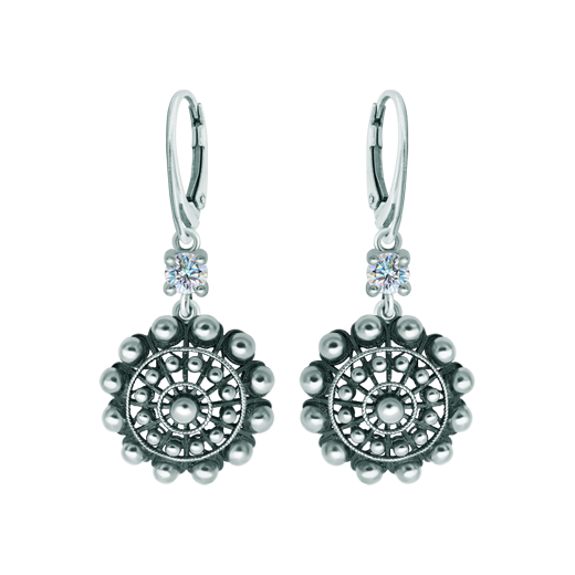 Pendientes Botón Charro de plata con moissanitaReferencia: PE3354Pendientes fabricados en plata de ley acompañados con una moissanita talla brillante de 5mm engastada.La moissanita es una gema preciosa creada en laboratorio que se ha ganado un lugar especial en la joyería por su belleza y cualidades únicas, deslumbra por su brillo superior al del diamante y su gran resistencia (9,25 en la escala de Mohs).Descubierta originalmente en un meteorito a finales del siglo XIX, y ese origen “estelar” le otorga un encanto singular.Llena de destellos únicos, combina lujo y elegancia en una sola joya.