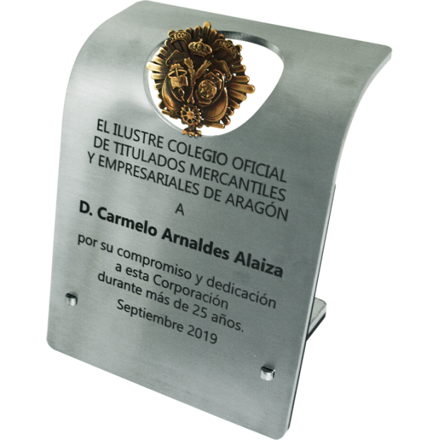 Trophée "Diplômés du commerce et des affaires" en acier et en bronzeReferencia: PL0299Récompense en acier massif avec bouclier en bronze poli embossé.Possibilité de graver un texte commémoratif.Nous créons différents trophées, récompenses ou plaques commémoratives, personnalisés avec n'importe quel anagramme, écusson ou logo.Toutes les professions et carrières sont disponibles : Avocat, Agent commercial, Métreur, Architecte, ATS, Beaux-Arts, Sciences biologiques, Sciences exactes, Sciences physiques, Sciences politiques, Sciences politiques et économiques, Sciences chimiques, Commerce, Dessinateur, Economie, Gestion, Pharmacie, Philosophie et Lettres, Géographie, Géologie, Sciences sociales, Informatique, Génie agricole, Génie civil, Génie électronique, Génie forestier, Génie minier, Génie naval, Génie industriel supérieur, Génie technique industriel, Génie des télécommunications, Génie textile, Bijouterie, Enseignement, Médecine, Musique, Psychologie, Topographie, Odontologie, Optique, Journalisme, Médecine vétérinaire.Et si nous n'avons pas le vôtre, n'hésitez pas à nous contacter.