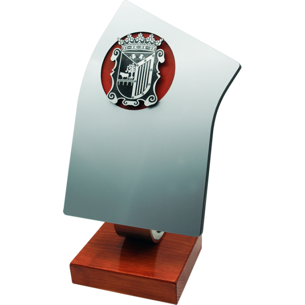 Institutional trophy in steel and solid wood "City Hall Shield"Ref. code: PL0350Trophy made of steel and solid wood with embossed coat of arms.Possibility of engraving a commemorative text.We create different trophies, awards or commemorative plaques, personalized with any anagram, shield or logo.