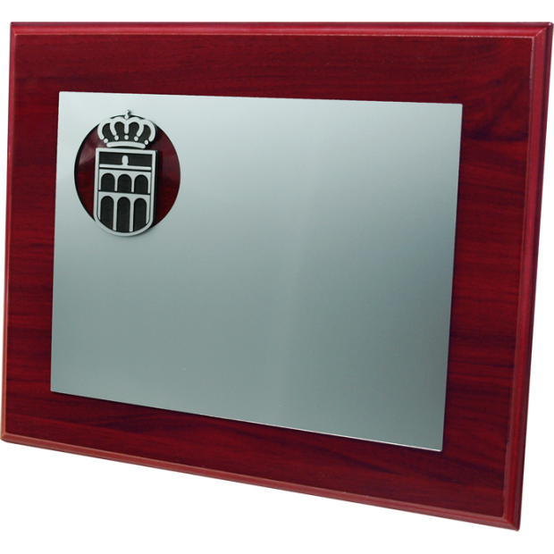 Plaque d'hommage en bois verni acajou "Armoiries de l'hôtel de ville"Referencia: PL0360Plaque commémorative en bois verni de couleur acajou avec bouclier ajouré et gravure en acier.Nous créons différents trophées, récompenses ou plaques commémoratives, personnalisés avec n'importe quel anagramme, écusson ou logo.Dimensions : 290x230x16mm.Également disponible en :260x210x16mm.210x165x16mm.165x130x16mm.
