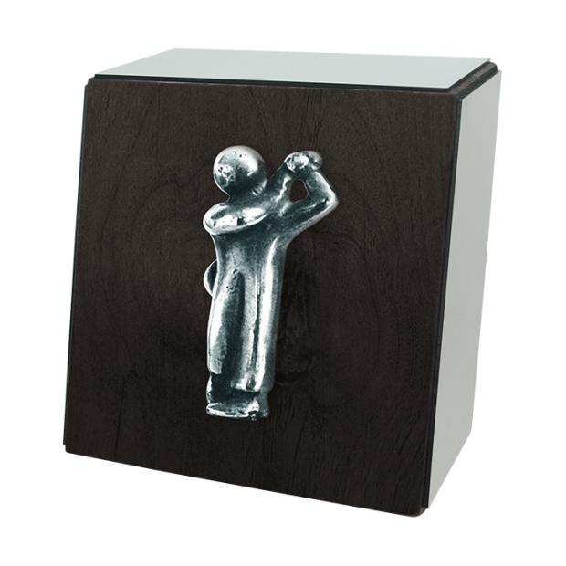 Premio deportivo en acero y madera maciza inclinada "Jugador de Golf"Referencia: PL0376Trofeo deportivo fabricado en madera maciza y acero.Pieza exclusiva con un diseño único con inclinación sin apoyo.Posibilidad de grabar un texto conmemorativo.Creamos trofeos, premios o placas conmemorativas diferentes, personalizados con cualquier anagrama, escudo o logotipo.Medidas: 14x14x6cm.