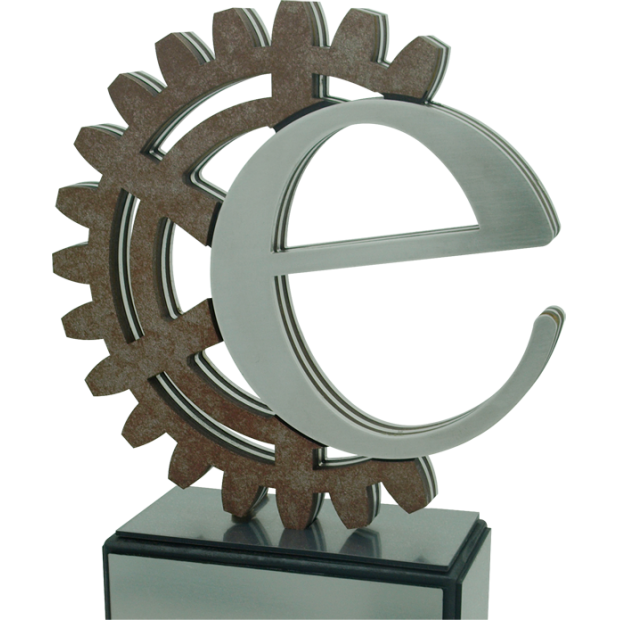 Customized logo steel and wood trophyRef. code: PL0398Trophy made of wood and logo in COR-TEN steel and stainless steel.Logo size: 17x17cm.Base size: 12x14x6cm.Total size: 17x31cm.