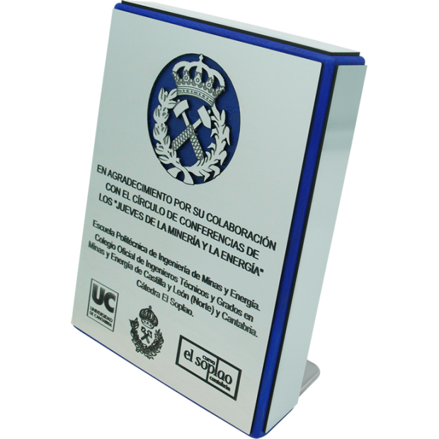 Trophée incliné en acier et bois massif "Ingenieros de Minas"Referencia: PL0429Trophée personnalisé en bois massif et acier.Pièce exclusive avec un design incliné unique.Possibilité de personnaliser avec votre logo et un texte commémoratif.Taille : 15x20x3cm.