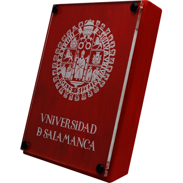 Plaque en bois et méthacrylate "Université de Salamanque"Referencia: PL0438Plaque en bois massif avec anagramme gravé en méthacrylate sur bois.Dimensions du bois : 14x20x4cm.Possibilité de graver un texte commémoratif.Nous pouvons personnaliser avec n'importe quel logo, blason ou logotype.