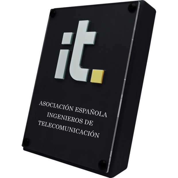 Placa conmemorativa de profesiones de madera y metacrilato "Ingenieros de Telecomunicaciones"Referencia: PL0439Trofeo fabricado en madera maciza personalizado con logotipo en volumen sobre metacrilato y madera.Medidas de la madera: 14x20x4cm.Posibilidad de grabar un texto conmemorativo.Creamos trofeos, premios o placas conmemorativas diferentes, personalizados con cualquier anagrama, escudo o logotipo.