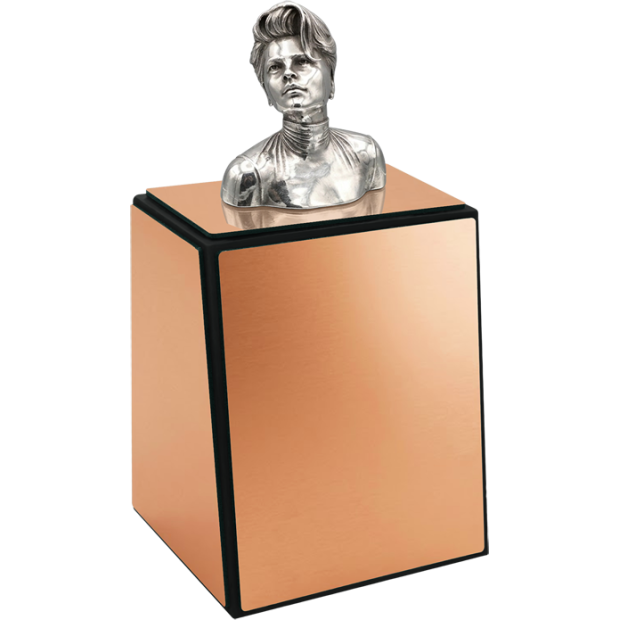 Trofeo con busto personalizado en plataReferencia: PL0443Busto chapado en plata sobre una peana de madera maciza con acabado en color cobre.El busto se hace totalmente personalizado y es tallado a partir de una fotografía consiguiendo un resultado sorprendente y fiel.