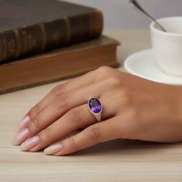 Bague chevalière en cabochon d'améthysteReferencia: SR0389Bague en argent sterling avec un cabochon d'améthyste naturelle de 14x10mm.