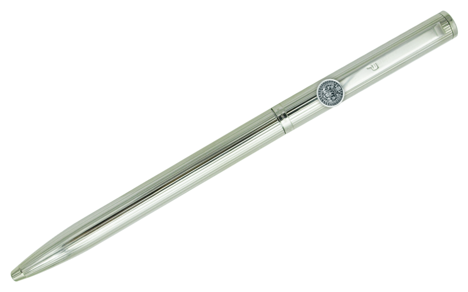 Biros en argent avec les armoiries de l'Université de Salamanque (Noir)Referencia: BL0099Élégants biros en argent de style classique, décorés d'une fine ligne.Idéal pour les cadeaux, les occasions spéciales ou l'usage professionnel.Le capuchon et le barillet sont en argent sterling massif avec une finition brillante.Le système de recharge d'encre est compatible avec les recharges standard.Le fermoir est de type pivotant et rétractable.Fabriqué entièrement en Allemagne.Il peut être personnalisé avec le nom en relief.Medida: 140x9mm.