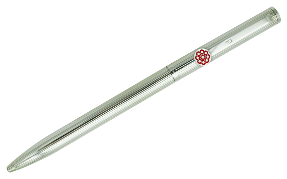 Biros en argent avec bouton Charro émaillé (Rouge)Referencia: BL0111Élégants biros en argent de style classique, décorés d'une fine ligne.Idéal pour les cadeaux, les occasions spéciales ou l'usage professionnel.Le capuchon et le barillet sont en argent sterling massif avec une finition brillante.Le système de recharge d'encre est compatible avec les recharges standard.Le fermoir est de type pivotant et rétractable.Fabriqué entièrement en Allemagne.Il peut être personnalisé avec le nom en relief.Medida: 140x9mm.