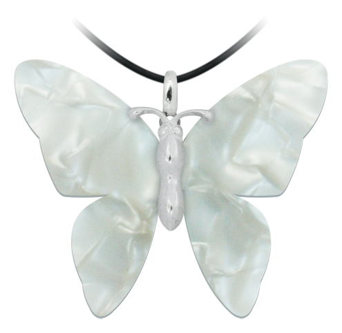 Colgante de plata y nácar "Mariposa con alas lisas" (Nacar)Referencia: CO0920Colgante fabricado en plata de ley y celulosa de nácar.Piezas de museo inspiradas en las obras mas representativas del movimiento Art Nouveau y Art Déco, y del modernismo de finales del siglo XIX y principios del siglo XX.Medida: 60x49mm.