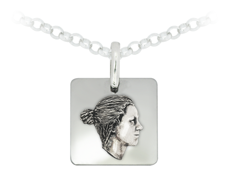Pendentif en argent "Face"Referencia: CO1240Pendentif en argent sterling et acier.Personnalisé avec votre visage sculpté dans l'argent.Medida: 23x23mm.