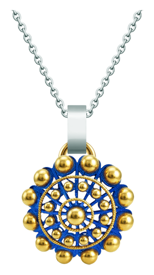 Anhänger „Botón Charro“ aus emailliertem Gold, 30 mm (Blau)Ref. Code: CO2038Anhänger in Form eines „Botón Charro“ aus Salamanca, vergoldet und im Ofen emailliert.Gr&ouml;&szlig;e: 30x30mm.