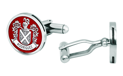 Personalisierte silberne Manschettenknöpfe "Heraldisches Wappen des Nachnamens Rodriguez" (Rot)Ref. Code: GE0080Personalisierte Manschettenknöpfe mit dem heraldischen Wappen des Nachnamens Rodriguez, das im Flachrelief in Sterlingsilber geschnitzt und im Ofen emailliert wurde.Gr&ouml;&szlig;e: 18x18x3mm.