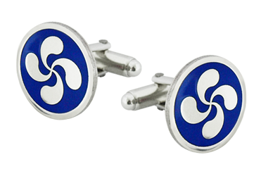 Gemelos "Lauburu"Referencia: GE0150Gemelos fabricados en plata de ley esmaltados a mano.Medida: 18x18mm.