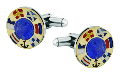 Personalisierte Manschettenknöpfe aus Gold, Lapislazuli und Edelstahl "Nautische Flaggen" (Lapis lazuli)Ref. Code: GE0333Manschettenknöpfe aus 18 Karat Gold und Stahl mit seinem Namen und emaillierten Seeflaggen, in der Mitte ein Stück Lapislazuli.Gr&ouml;&szlig;e: 18x18mm.