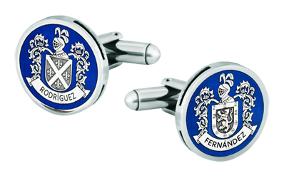 Boutons de manchette en argent personnalisés "Ecussons héraldiques de deux noms de famille" (Bleu)Referencia: GE0341Boutons de manchette personnalisés avec les écus héraldiques de leurs noms de famille, sculptés en relief dans de l'argent sterling et émaillés au four.Medida: 18x18mm.