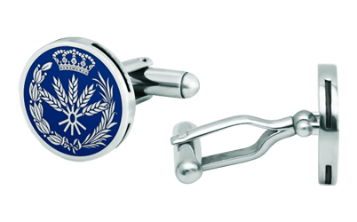 Runde silberne Manschettenknöpfe "Agraringenieure" (Blau)Ref. Code: GE0405Manschettenknöpfe mit dem Wappen eines Landwirtschaftsingenieurs, das im Flachrelief in Sterlingsilber geschnitzt und im Ofen emailliert wurde, wodurch eine sorgfältige Arbeit von hoher Qualität vollendet wurde.Wir haben alle Berufe und Laufbahnen im Angebot: Anwaltschaft (Anwalt / Recht), Handelsvertreter, Quantity Surveyor, Architekt (Architektur), ATS (Krankenpflege), Bildende Kunst, Biologische Wissenschaften (Biologie), Exakte Wissenschaften, Physikalische Wissenschaften, Politische Wissenschaften, Politik- und Wirtschaftswissenschaften, Chemische Wissenschaften, Handel, Zeichner, Wirtschaft, Betriebswirtschaft, Pharmazie, Philosophie und Literatur, Geographie, Geologie (Geologie), Sozialwissenschaftler, Informatik, Agraringenieurwesen, Bauingenieurwesen, Elektrotechnik, Forstingenieurwesen, Bergbauingenieurwesen, Schiffbau, Höheres Wirtschaftsingenieurwesen, Technisches Wirtschaftsingenieurwesen, Fernmeldetechnik, Textilingenieurwesen, Schmuck, Lehramt, Medizin, Musik, Psychologie, Topographie, Odontologie, Optik, Journalismus, Veterinärmedizin.Und wenn wir Ihre nicht haben, kontaktieren Sie uns bitte.Gr&ouml;&szlig;e: 18x18mm.