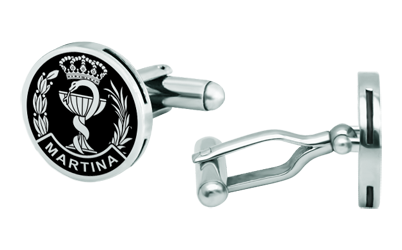 Boutons de manchette en argent et acier avec le nom "Pharmacie" (Noir)Referencia: GE0408Des boutons de manchette en forme d'armoiries de pharmacie, ciselés en argent et émaillés au four, et personnalisés avec votre nom ou une date spéciale, complétant ainsi un travail minutieux de grande qualité.Toutes les professions et carrières sont disponibles : Avocat, Agent commercial, Métreur, Architecte, ATS, Beaux-Arts, Sciences biologiques, Sciences exactes, Sciences physiques, Sciences politiques, Sciences politiques et économiques, Sciences chimiques, Commerce, Dessinateur, Economie, Gestion, Pharmacie, Philosophie et Lettres, Géographie, Géologie, Sciences sociales, Informatique, Génie agricole, Génie civil, Génie électronique, Génie forestier, Génie minier, Génie naval, Génie industriel supérieur, Génie technique industriel, Génie des télécommunications, Génie textile, Bijouterie, Enseignement, Médecine, Musique, Psychologie, Topographie, Odontologie, Optique, Journalisme, Médecine vétérinaire.Et si nous n'avons pas le vôtre, n'hésitez pas à nous contacter.Medida: 18x18mm.