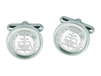 Gemelos de Derecho de plata con cristal de rocaReferencia: GE0422Gemelos fabricados en plata de ley con un cabujón de cristal de roca de 14x14mm, con el anagrama de Derecho grabado en la parte posterior del cristal.Tenemos todas las profesiones y carreras disponibles: Abogacía (Abogado / Derecho), Agente Comercial, Aparejador, Arquitecto (Arquitectura), ATS (Enfermería), Bellas Artes, Ciencias Biológicas (Biología), Ciencias Exactas, Ciencias Físicas, Ciencias Políticas, Ciencias Políticas y Económicas, Ciencias Químicas, Comercio, Delineante, Economía, Empresariales, Farmacia, Filosofía y Letras, Geografía, Geológicas (Geología), Graduado Social, Informática, Ingeniero Agrónomo, Ingeniero de Caminos, Ingeniero Electrónico, Ingeniero de Montes, Ingeniero de Minas, Ingeniero Naval, Ingeniero Industrial Superior, Ingeniero Técnico Industrial, Ingeniero Telecomunicaciones, Ingeniero Textil, Joyero, Magisterio (Profesor), Medicina, Música, Psicología, Topógrafo (Topografía), Odontología, Óptica, Periodismo, Veterinaria.Y si no tenemos la suya, consultenos.Medida: 16x16mm.