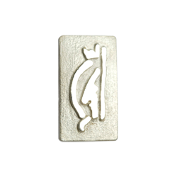 Insigne en argent massif « Ordre des métreurs de Salamanque »Referencia: IS0007Badge en argent sterling.Conception réalisée sur commande pour l'Ordre officiel des métreurs et architectes techniques de Salamanque.Medida: 11x20mm.