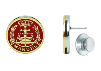 Insignia en oro de 18 ktes con nombre "Derecho" (Rojo)Referencia: IS0137Insignia con escudo de Derecho, tallado bajo relieve en oro de 18 ktes y esmaltados al horno, y personalizada con su nombre, completando un minucioso trabajo de gran calidad.Tambien disponible en 14 ktes.Tenemos todas las profesiones y carreras disponibles: Abogacía (Abogado / Derecho), Agente Comercial, Aparejador, Arquitecto (Arquitectura), ATS (Enfermería), Bellas Artes, Ciencias Biológicas (Biología), Ciencias Exactas, Ciencias Físicas, Ciencias Políticas, Ciencias Políticas y Económicas, Ciencias Químicas, Comercio, Delineante, Economía, Empresariales, Farmacia, Filosofía y Letras, Geografía, Geológicas (Geología), Graduado Social, Informática, Ingeniero Agrónomo, Ingeniero de Caminos, Ingeniero Electrónico, Ingeniero de Montes, Ingeniero de Minas, Ingeniero Naval, Ingeniero Industrial Superior, Ingeniero Técnico Industrial, Ingeniero Telecomunicaciones, Ingeniero Textil, Joyero, Magisterio (Profesor), Medicina, Música, Psicología, Topógrafo (Topografía), Odontología, Óptica, Periodismo, Veterinaria.Y si no tenemos la suya, consultenos.Medida: 18x18mm.