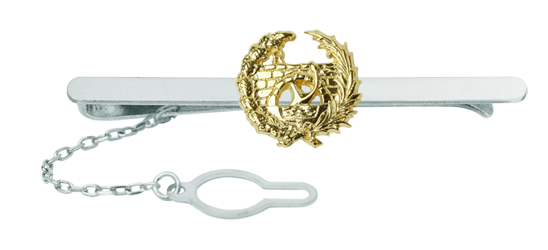 "Civil Engineers" tie clip in gold and steel (Civil eng.)Ref. code: PA0001Civil Engineer tie clip made of 18-karat gold and polished steel.We have all professions and careers available: Advocacy (Lawyer / Law), Commercial Agent, Quantity Surveyor, Architect (Architecture), ATS (Nursing), Fine Arts, Biological Sciences (Biology), Exact Sciences, Physical Sciences, Political Sciences, Political and Economic Sciences, Chemical Sciences, Commerce, Draftsman, Economics, Business, Pharmacy, Philosophy and Letters, Geography, Geological (Geology), Social Graduate, Computer Science, Agricultural Engineering, Civil Engineering, Electronic Engineering, Forestry Engineering, Mining Engineering, Naval Engineering, Higher Industrial Engineering, Industrial Technical Engineering, Telecommunications Engineering, Textile Engineering, Jewelry, Teaching, Medicine, Music, Psychology, Topography, Dentistry, Optics, Journalism, Veterinary Medicine.And if we don't have yours, please contact us.Size: 17x17mm.