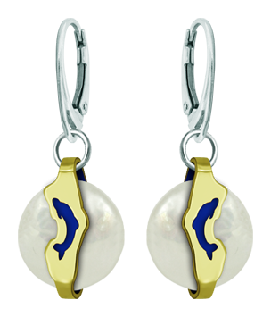 Boucles d'oreilles en or et perles "Dauphins"Referencia: PE3268Boucles d'oreilles dauphin en or 9kt émaillé et émaillé avec une perle de monnaie de 16 mm à l'intérieur.Medida: 21x7mm.