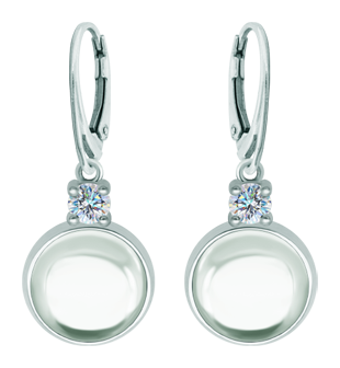 Pendientes de plata con moissanita y cristal de rocaReferencia: PE3348Pendientes fabricados en plata de ley con un cabujón de cristal de colores de 14x14mm y una moissanita talla brillante de 5mm engastada.La moissanita es una gema preciosa creada en laboratorio que se ha ganado un lugar especial en la joyería por su belleza y cualidades únicas, deslumbra por su brillo superior al del diamante y su gran resistencia (9,25 en la escala de Mohs).Descubierta originalmente en un meteorito a finales del siglo XIX, y ese origen “estelar” le otorga un encanto singular.Llena de destellos únicos, combina lujo y elegancia en una sola joya.Medida: 16x16mm.