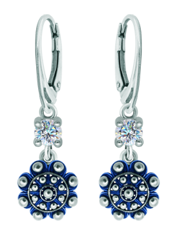 Boucles d'oreilles boutons en argent émaillé avec moissanite (Bleu)Referencia: PE3359Boucles d'oreilles en argent sterling émaillé au four, serties d'une moissanite de 5 mm de taille brillant.La moissanite est une pierre précieuse créée en laboratoire qui a gagné une place spéciale dans la joaillerie en raison de sa beauté et de ses qualités uniques. Elle éblouit par son éclat semblable à celui d'un diamant et par sa grande résistance (9,25 sur l'échelle de Mohs).Découverte à l'origine dans une météorite à la fin du 19e siècle, cette origine 