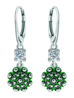 Pendientes Botón Charro de plata esmaltada con moissanita (Verde)Referencia: PE3359Pendientes fabricados en plata de ley esmaltada al horno acompañados de una moissanita talla brillante de 5mm engastada.La moissanita es una gema preciosa creada en laboratorio que se ha ganado un lugar especial en la joyería por su belleza y cualidades únicas, deslumbra por su brillo superior al del diamante y su gran resistencia (9,25 en la escala de Mohs).Descubierta originalmente en un meteorito a finales del siglo XIX, y ese origen “estelar” le otorga un encanto singular.Llena de destellos únicos, combina lujo y elegancia en una sola joya.Medida: 12x12mm.