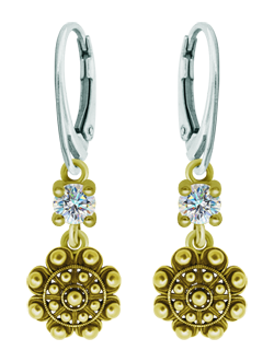 Gold plated Charro button earrings with moissaniteRef. code: PE3362Gold plated earrings with a 5mm brilliant cut moissanite.Moissanite is a precious gemstone created in a laboratory that has earned a special place in jewelry for its beauty and unique qualities, it dazzles for its brilliance superior to diamond and its great resistance (9.25 on the Mohs scale).Originally discovered in a meteorite at the end of the 19th century, this 