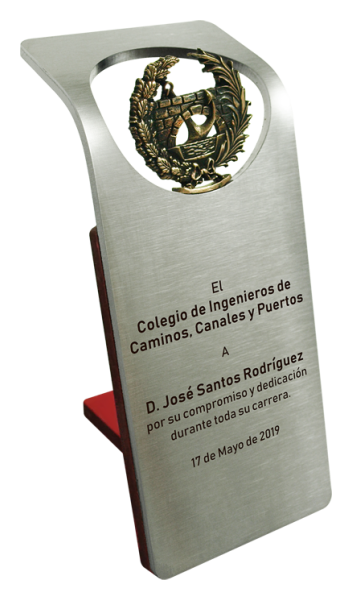 Gedenktrophäe aus Stahl und Bronze "Ingenieros de Caminos, Canales y Puertos"Ref. Code: PL0209Trophäe aus massivem Stahl.Motiv aus geprägter, polierter Bronze.Möglichkeit der Gravur eines Gedenktextes.Wir stellen verschiedene Trophäen, Auszeichnungen oder Gedenktafeln her, die mit einem beliebigen Anagramm, Wappen oder Logo personalisiert werden.Wir haben alle Berufe und Laufbahnen im Angebot: Anwaltschaft (Anwalt / Recht), Handelsvertreter, Quantity Surveyor, Architekt (Architektur), ATS (Krankenpflege), Bildende Kunst, Biologische Wissenschaften (Biologie), Exakte Wissenschaften, Physikalische Wissenschaften, Politische Wissenschaften, Politik- und Wirtschaftswissenschaften, Chemische Wissenschaften, Handel, Zeichner, Wirtschaft, Betriebswirtschaft, Pharmazie, Philosophie und Literatur, Geographie, Geologie (Geologie), Sozialwissenschaftler, Informatik, Agraringenieurwesen, Bauingenieurwesen, Elektrotechnik, Forstingenieurwesen, Bergbauingenieurwesen, Schiffbau, Höheres Wirtschaftsingenieurwesen, Technisches Wirtschaftsingenieurwesen, Fernmeldetechnik, Textilingenieurwesen, Schmuck, Lehramt, Medizin, Musik, Psychologie, Topographie, Odontologie, Optik, Journalismus, Veterinärmedizin.Und wenn wir Ihre nicht haben, kontaktieren Sie uns bitte.Gr&ouml;&szlig;e: 75x200mm.