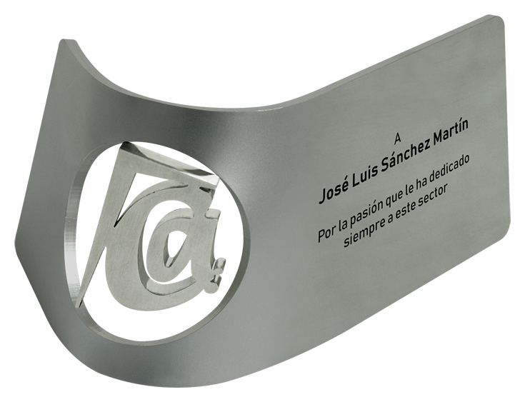 Placa de acero "Colegio de Aparejadores y Arquitectos técnicos de Ciudad Real"Referencia: PL0245Placa fabricada en acero macizo.Posibilidad de grabar un texto conmemorativo.Medida: 180x80mm.