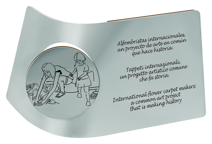 Steel trophy "Carpet Makers"Ref. code: PL0302Trophy made of solid steel with engraved shield on steel.80mm diameter motif.Possibility of engraving a commemorative text.We create different trophies, awards or commemorative plaques, personalized with any anagram, shield or logo.Size: 200x120mm.