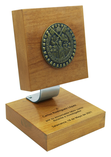 Premio institucional de bronce, acero y madera maciza "Escudo de la Universidad de Salamanca"
Referencia: PL0321
Trofeo fabricado en bronce a la cera perdida, acero y madera maciza.
Posibilidad de grabar un texto conmemorativo.
Creamos trofeos, premios o placas conmemorativas diferentes, personalizados con cualquier anagrama, escudo o logotipo.
Medidas de la peana: 14x14x3cm.
Medidas de la placa: 14x14x3cm.
Medidas de la figura: 11x5cm.
Medida: 140x140mm. Premio institucional de bronce, acero y madera maciza "Escudo de la Universidad de Salamanca"
Referencia: PL0321
Trofeo fabricado en bronce a la cera perdida, acero y madera maciza.
Posibilidad de grabar un texto conmemorativo.
Creamos trofeos, premios o placas conmemorativas diferentes, personalizados con cualquier anagrama, escudo o logotipo.
Medidas de la peana: 14x14x3cm.
Medidas de la placa: 14x14x3cm.
Medidas de la figura: 11x5cm.
Medida: 140x140mm.