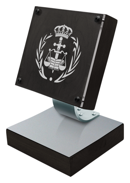 "Lawyer" steel and wood plaque (Grün)Ref. Code: PL0326Plaque made of stainless steel and wood.Base size: 14x14x3cm.Plaque size: 14x14x3cm.Gr&ouml;&szlig;e: 140x140mm.