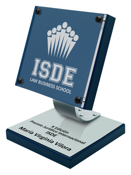 Trofeo de acero y madera maciza "ISDE Law Business School" (Azul)Referencia: PL0334Placa fabricada en acero y madera maciza con anagrama grabado.Medidas de la peana: 14x14x3cm.Medidas de la placa: 14x14x3cm.Posibilidad de grabar un texto conmemorativo.Creamos trofeos, premios o placas conmemorativas diferentes, personalizados con cualquier anagrama, escudo o logotipo.Medida: 140x140mm.