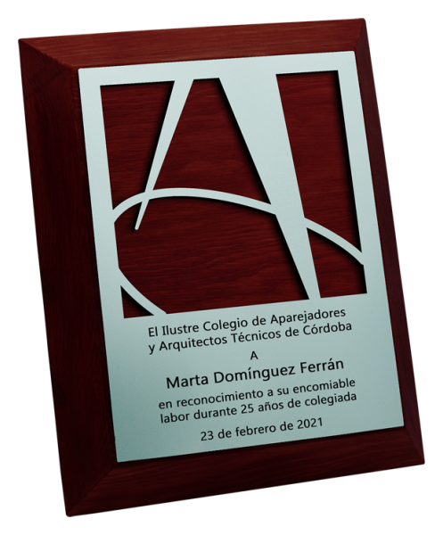 Plaque commémorative en acier et bois massif couleur acajou « Métreurs et architectes techniques »
Referencia: PL0344
Plaque en bois massif de noyer, avec un logo découpé et gravé dans l'acier.
Dessin réalisé pour l'Illustre Association des métreurs et architectes techniques de Cordoue.
Dimensions : 20 x 26 x 3 cm.
Possibilité de graver un texte commémoratif.
Nous pouvons personnaliser avec n'importe quel logo, blason ou logotype.
Medida: 200x260mm. Plaque commémorative en acier et bois massif couleur acajou « Métreurs et architectes techniques »
Referencia: PL0344
Plaque en bois massif de noyer, avec un logo découpé et gravé dans l'acier.
Dessin réalisé pour l'Illustre Association des métreurs et architectes techniques de Cordoue.
Dimensions : 20 x 26 x 3 cm.
Possibilité de graver un texte commémoratif.
Nous pouvons personnaliser avec n'importe quel logo, blason ou logotype.
Medida: 200x260mm.