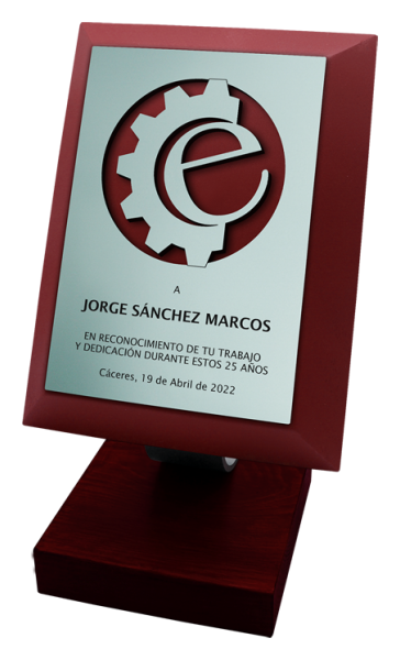 Placa de homenaje en acero y madera "Logotipo Empresarial"Referencia: PL0346Placa fabricada en madera maciza con logotipo calado y grabado en acero.Medidas de la peana: 14x14x3cm.Medidas de la placa: 20x26x3cm.Medida: 200x260mm.