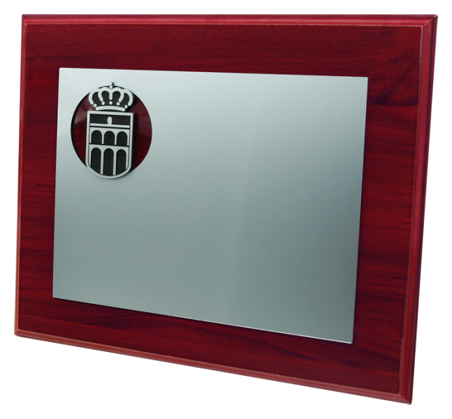 Plaque d'hommage en bois verni acajou "Armoiries de l'hôtel de ville"Referencia: PL0360Plaque commémorative en bois verni de couleur acajou avec bouclier ajouré et gravure en acier.Nous créons différents trophées, récompenses ou plaques commémoratives, personnalisés avec n'importe quel anagramme, écusson ou logo.Dimensions : 290x230x16mm.Également disponible en :260x210x16mm.210x165x16mm.165x130x16mm.Medida: 290x230mm.