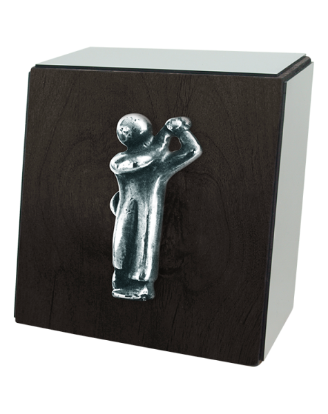 Récompense sportive en acier et bois massif "Golf Player"Referencia: PL0376Trophée sportif en bois massif et acier.Pièce exclusive au design unique avec une inclinaison non soutenue.Possibilité de graver un texte commémoratif.Nous créons différents trophées, récompenses ou plaques commémoratives, personnalisés avec n'importe quel anagramme, écusson ou logo.Dimensions : 14x14x6cm.Medida: 140x140mm.