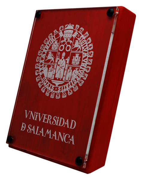 Premio personalizado de madera y metacrilato "Universidad de Salamanca"Referencia: PL0438Placa fabricada en madera maciza con anagrama grabado en metacrilato sobre madera.Medidas de la madera: 14x20x4cm.Posibilidad de grabar un texto conmemorativo.Creamos trofeos, premios o placas conmemorativas diferentes, personalizados con cualquier anagrama, escudo o logotipo.Medida: 140x200mm.