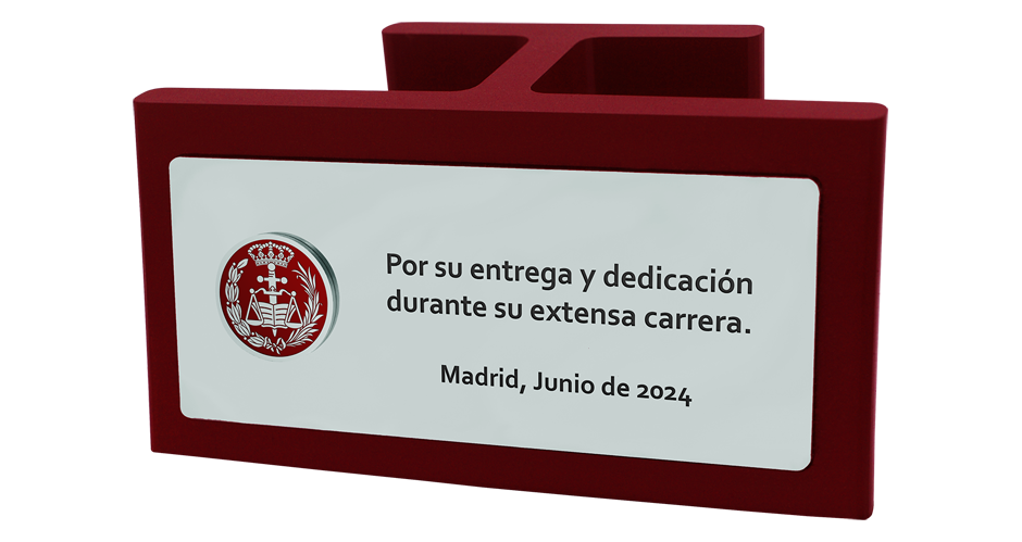 Lawyers' plaque made of steel and lacquered resinRef. code: PL0465A plaque featuring a carved aluminum Law coat of arms with oven-baked enamel, mounted on a polished solid steel plate and a resin beam-style base.Size: 120x70mm.