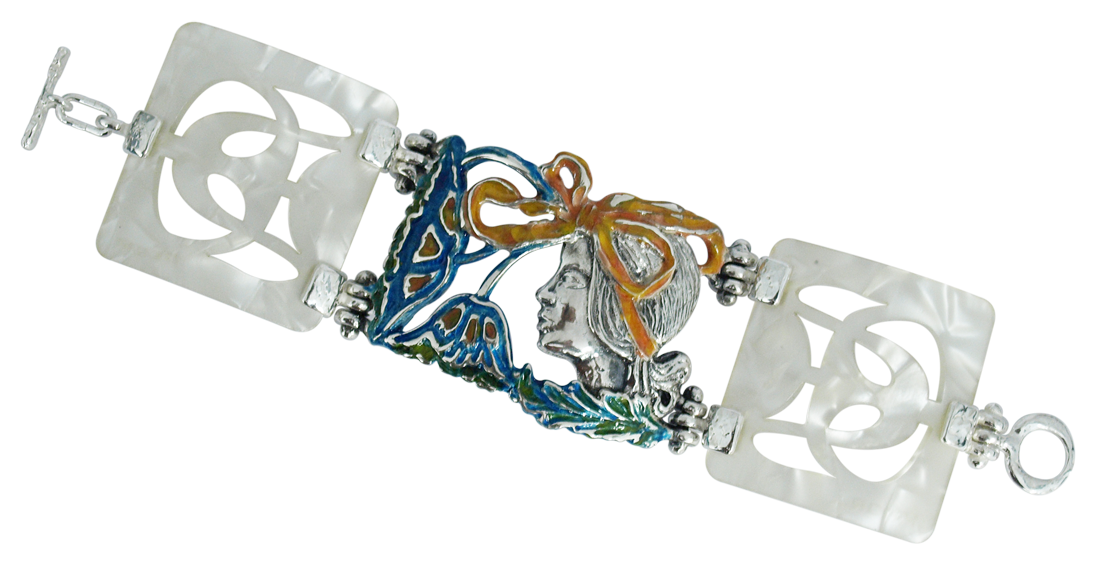 Bracelet Art Nouveau en argent et nacre "Femme avec fleurs et nœuds"Referencia: PU0204Bracelet Art nouveau en nacre et argent.Fleurs émaillées bleu, jaune et ambre.Pièces de musée inspirées des œuvres les plus représentatives des mouvements Art nouveau et Art déco, et du modernisme de la fin du XIXe siècle et du début du XXe siècle.Medida: 175x40mm.