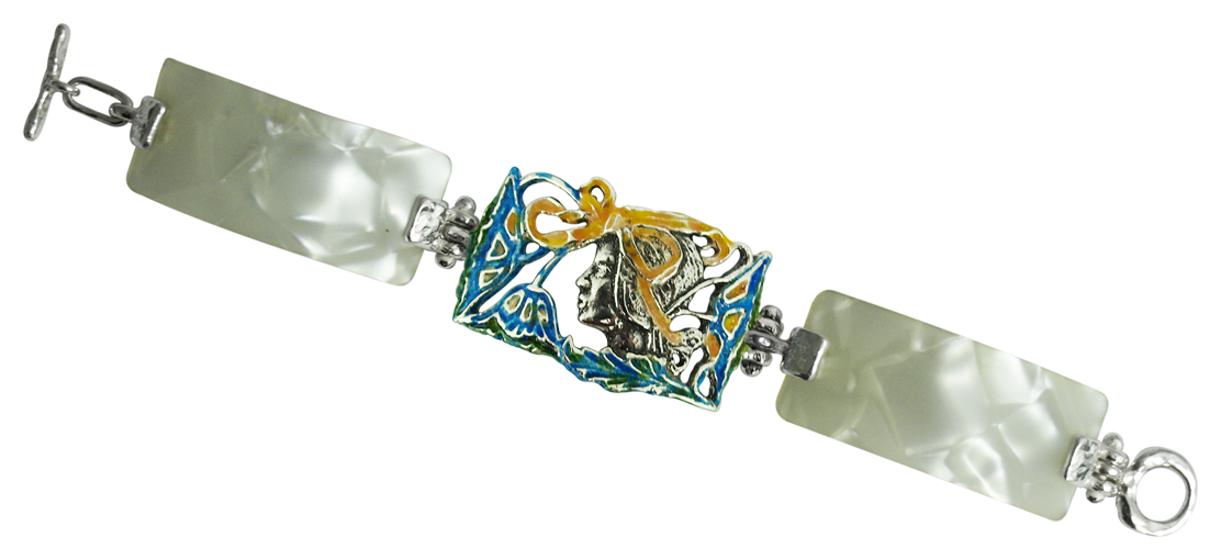 Pulsera Art Nouveau de plata y nácar "Mujer con flores y lazos" (Nacar)Referencia: PU0212Pulsera Art Nouveau fabricada en nácar y plata de 1ª ley.Flores esmaltadas en azul, amarillo y ámbar.Piezas de museo inspiradas en las obras mas representativas del movimiento Art Nouveau y Art Déco, y del modernismo de finales del siglo XIX y principios del siglo XX.Medida: 179x29mm.